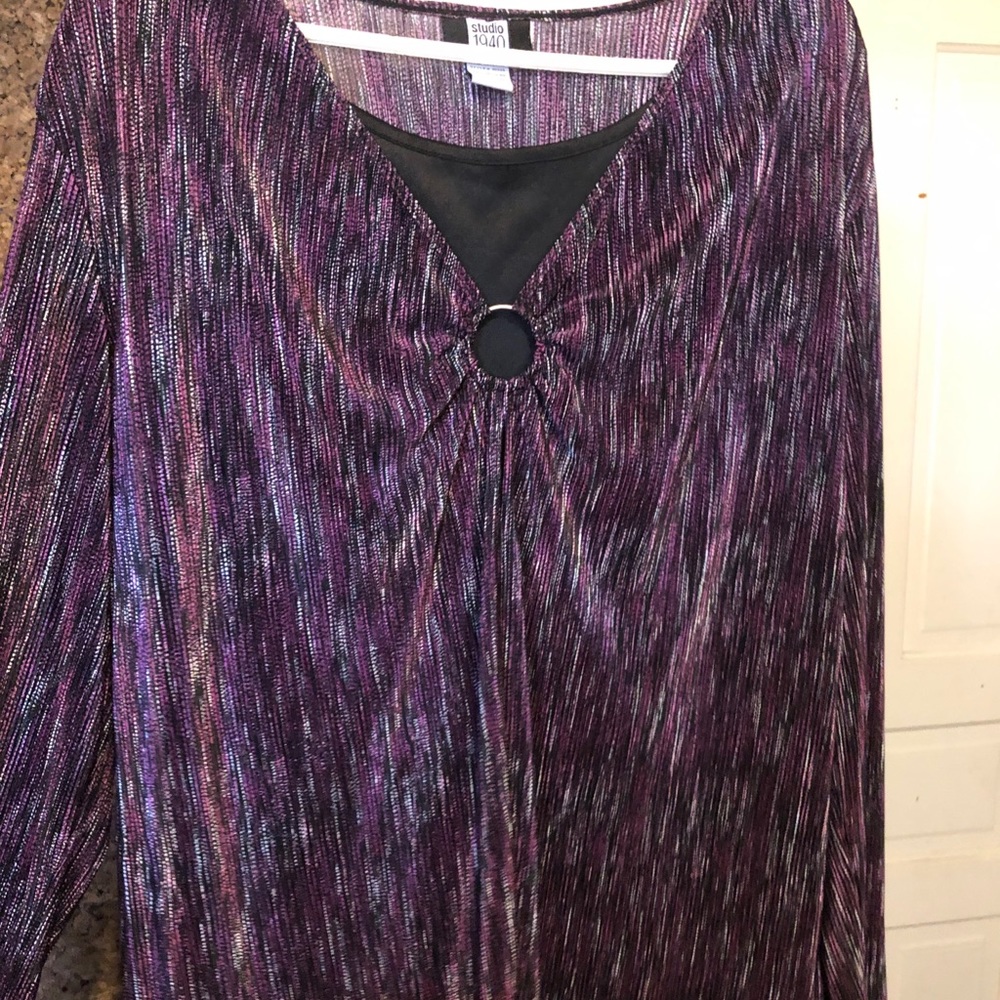 Gorgeous purple top!!